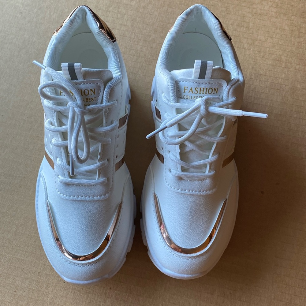 Cute white and gold Fashion Collection platform sneakers! Size 5.5.